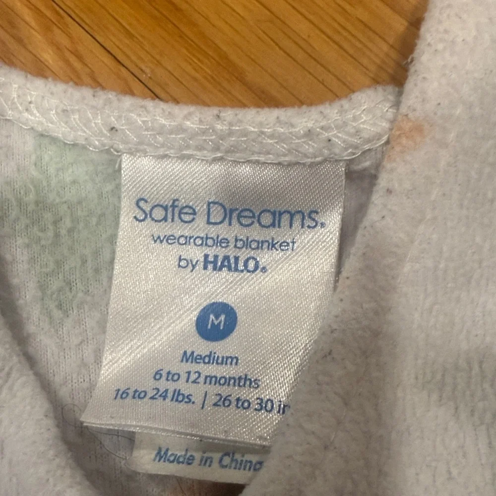 Safe Dreams by Halo wearable sleepsack size medium (6-12 months).